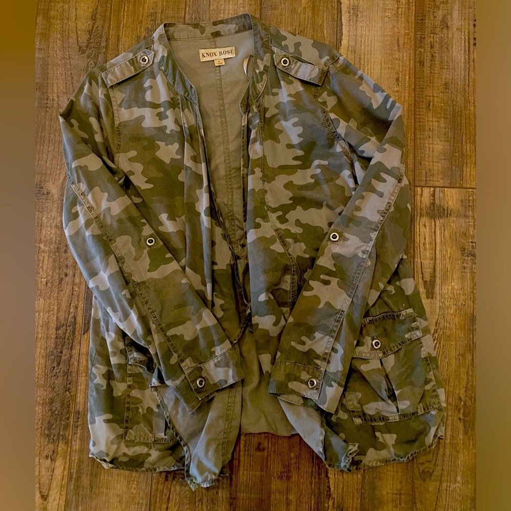 2/$10 Knox Rose Camo light weight jacket